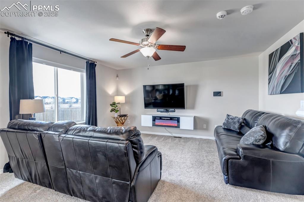 Image 4 of 35: Living Room