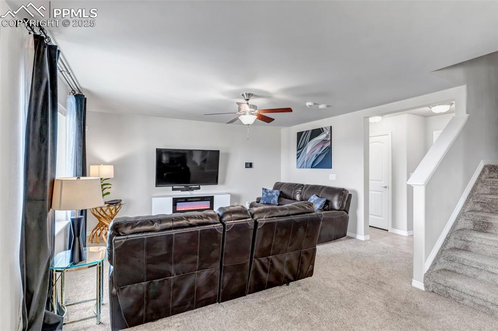 Image 5 of 35: Living Room