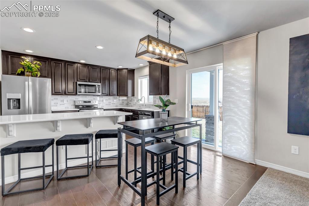 Image 7 of 35: Dining & Kitchen 