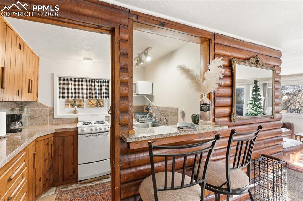 Image 43 of 50: Kitchen