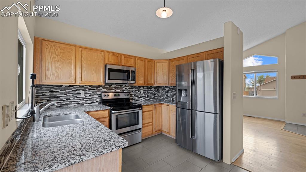 Image 11 of 36: Kitchen