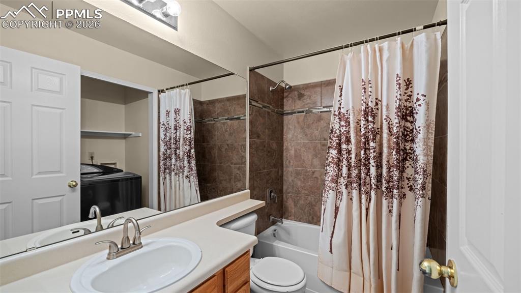 Image 13 of 36: Bathroom