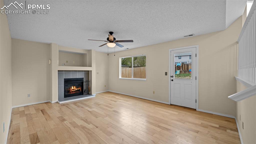 Image 20 of 36: Living Room