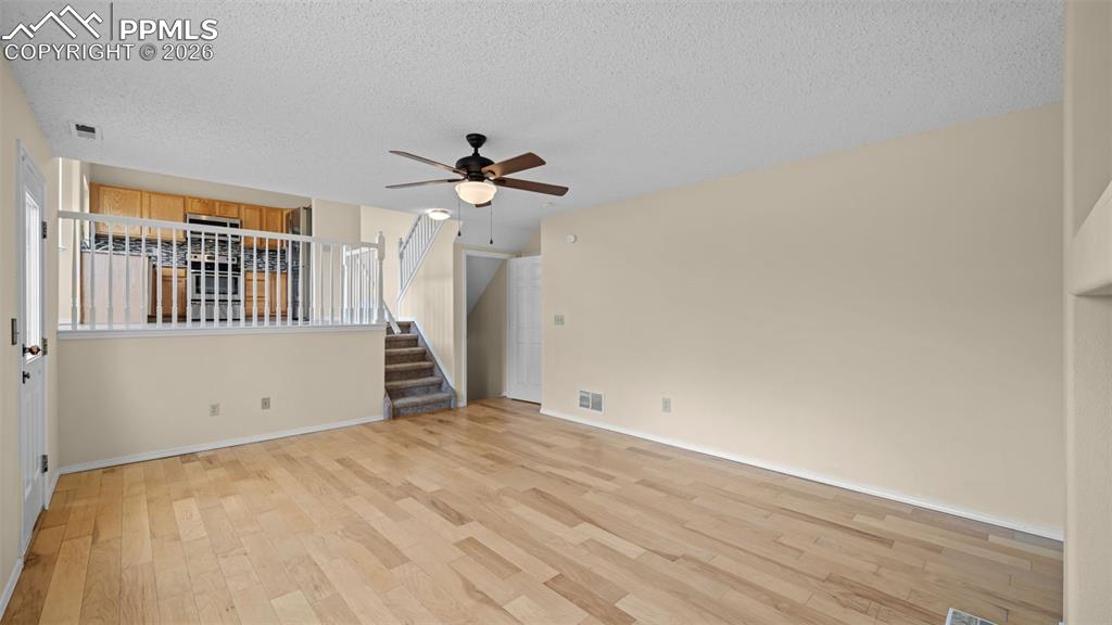 Image 21 of 36: Living Room