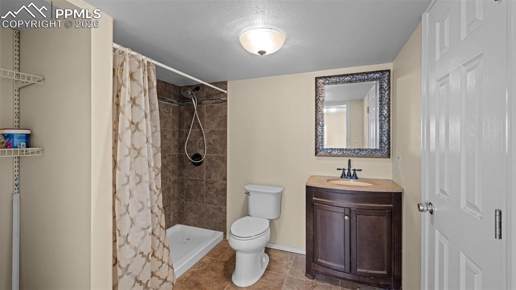 Image 26 of 36: Bathroom