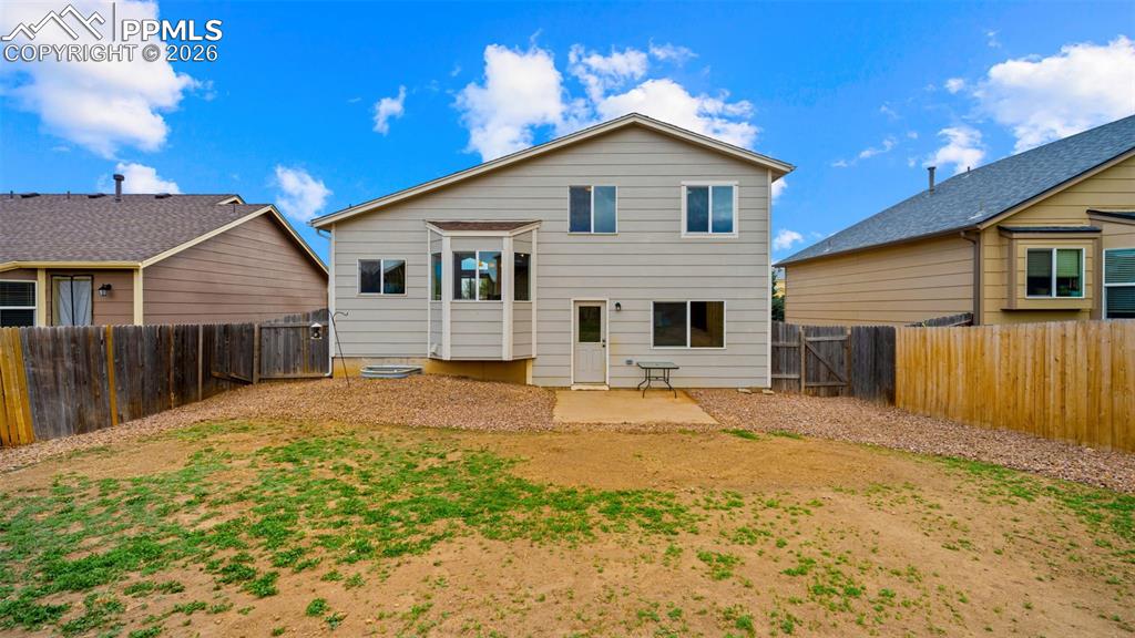 Image 28 of 36: Back of Structure