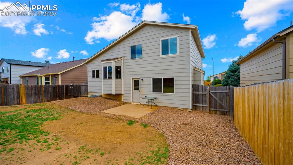 Image 29 of 36: Back of Structure