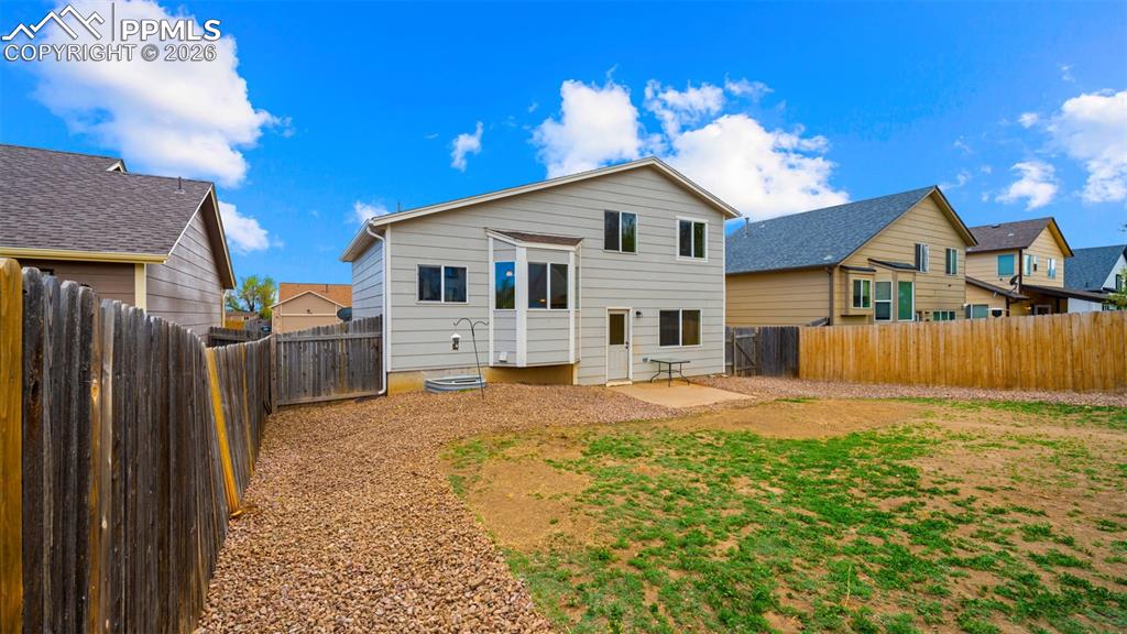 Image 30 of 36: Back of Structure