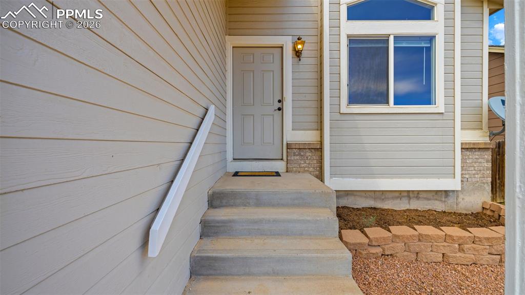 Image 4 of 36: Entry