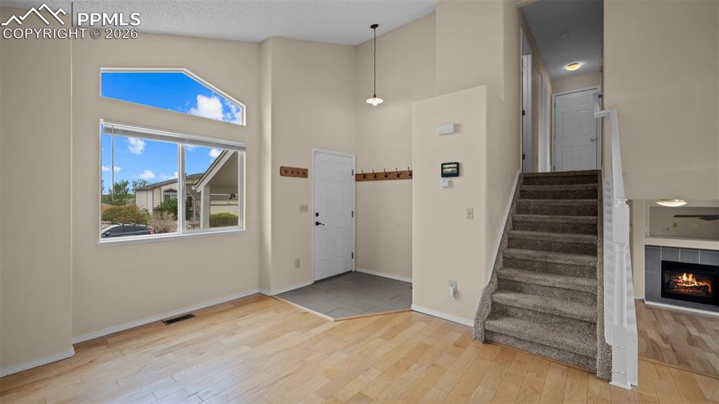 Image 6 of 36: Entry