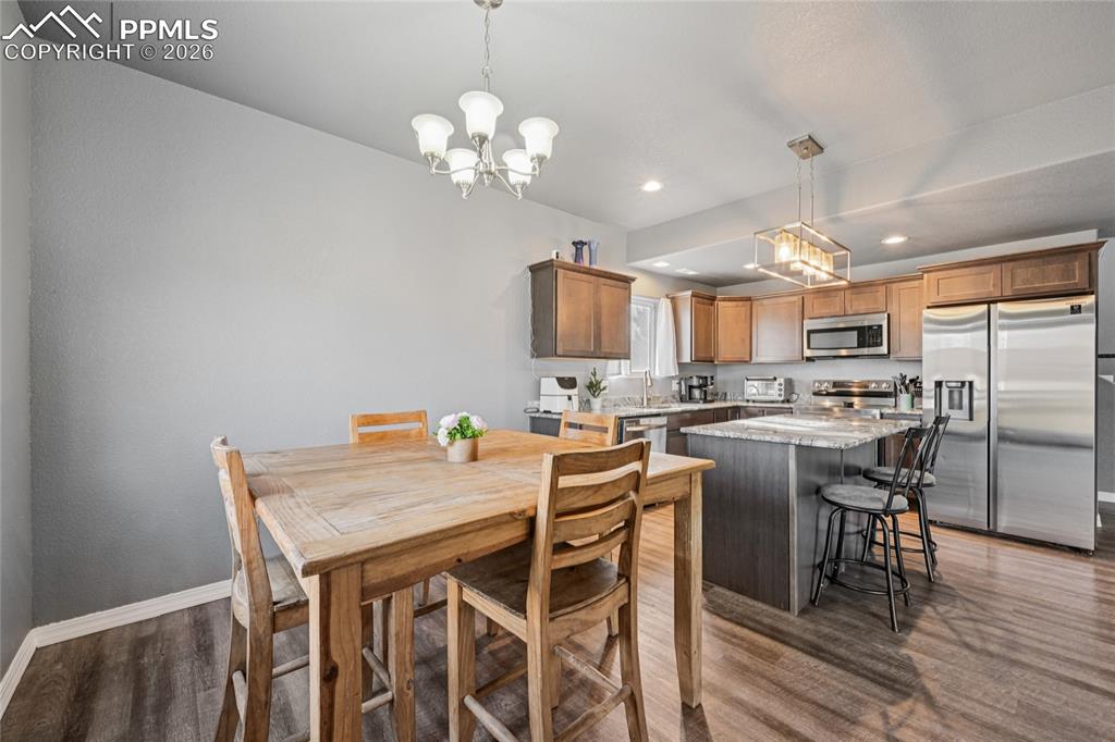 Image 15 of 42: Dining Area