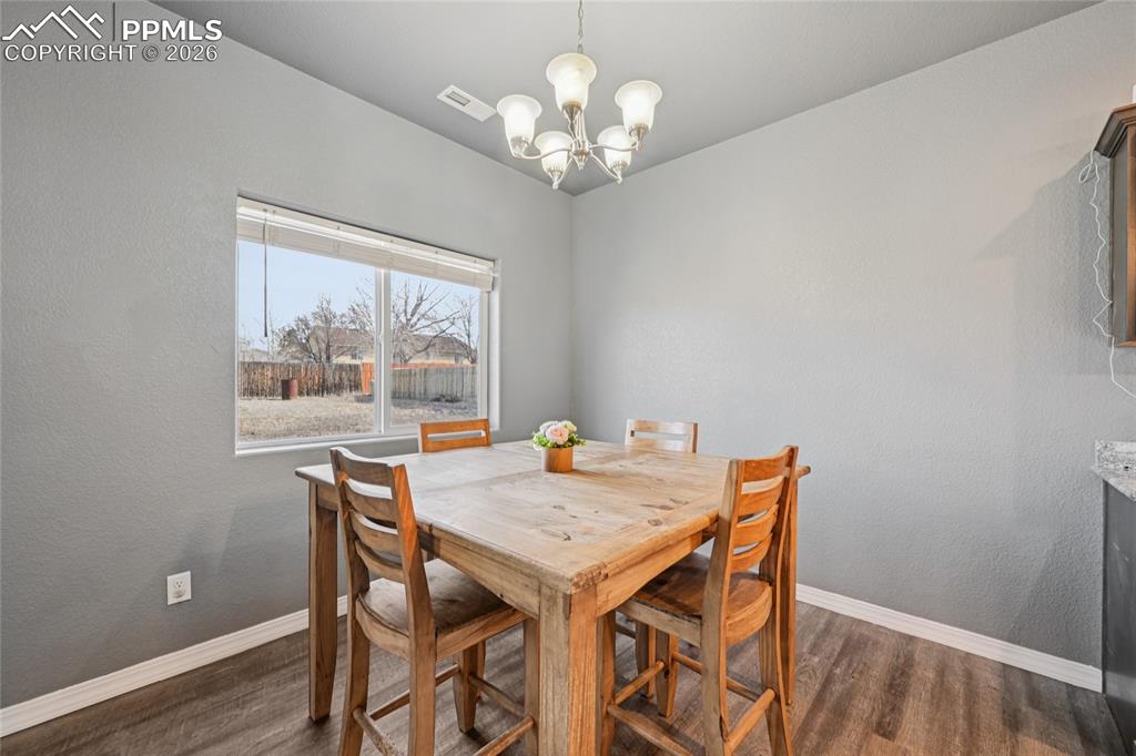 Image 16 of 42: Dining Area