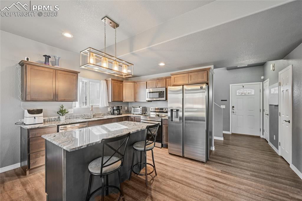 Image 19 of 42: Kitchen