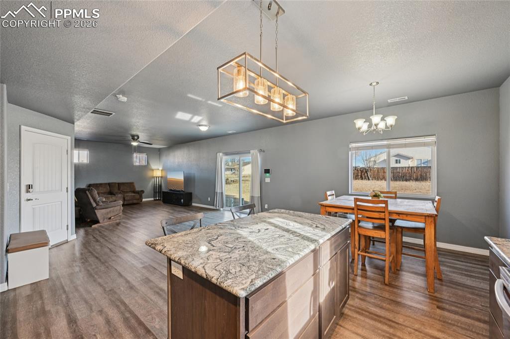 Image 20 of 42: Kitchen