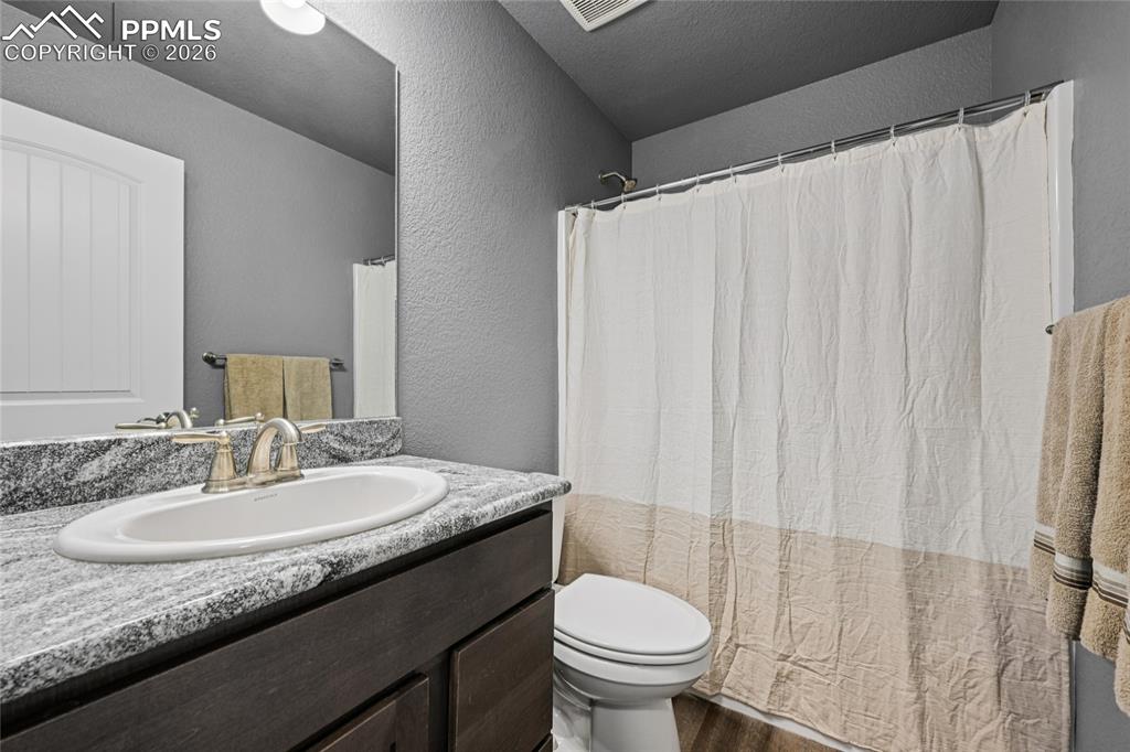 Image 24 of 42: Bathroom