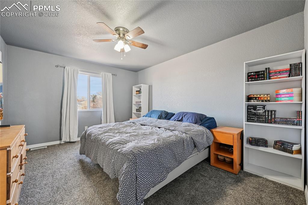 Image 25 of 42: Bedroom