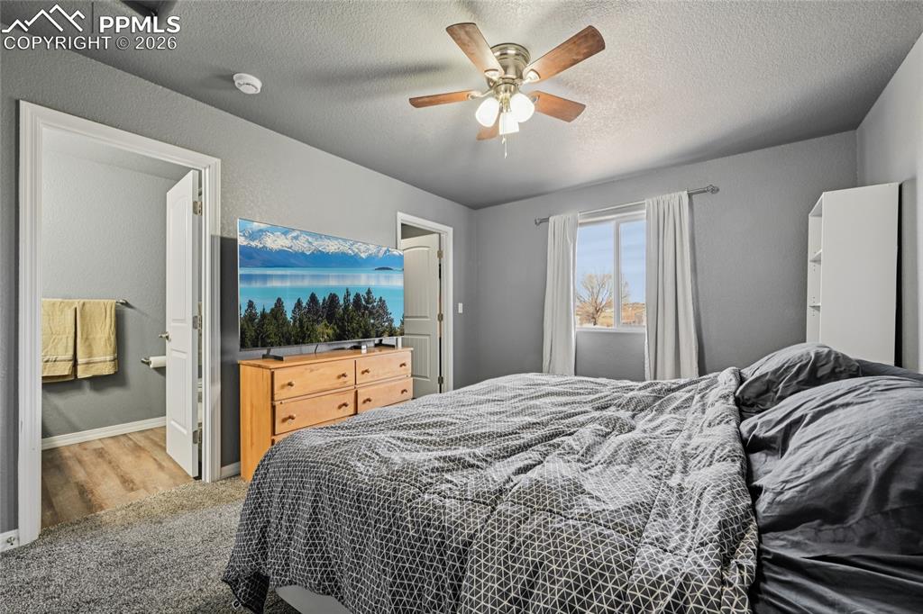 Image 26 of 42: Bedroom