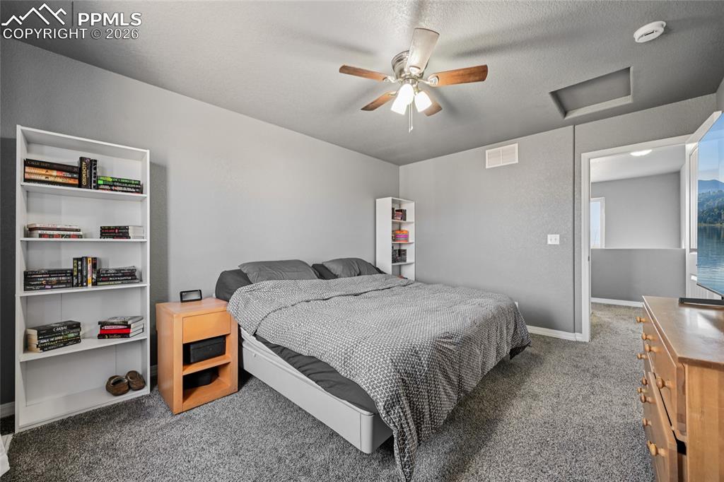 Image 27 of 42: Bedroom