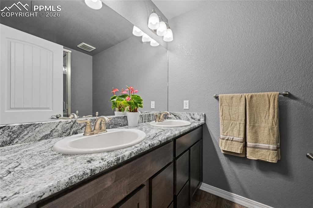 Image 30 of 42: Bathroom