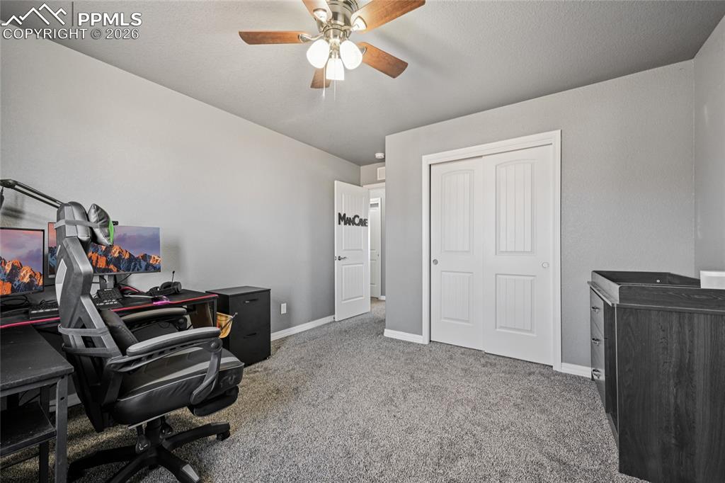 Image 35 of 42: Office