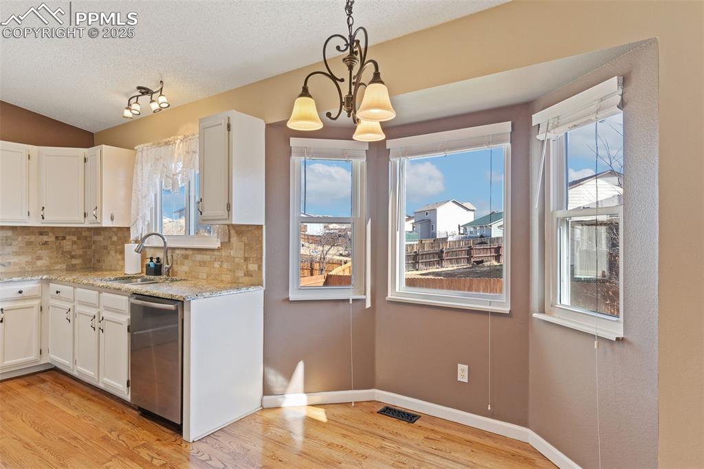 Image 13 of 49: Dining Room