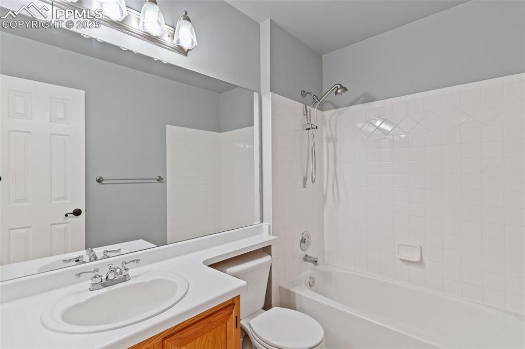 Image 38 of 49: Bathroom