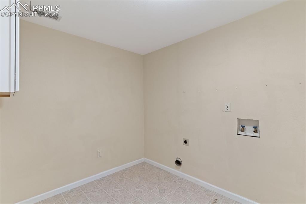 Image 39 of 49: Laundry