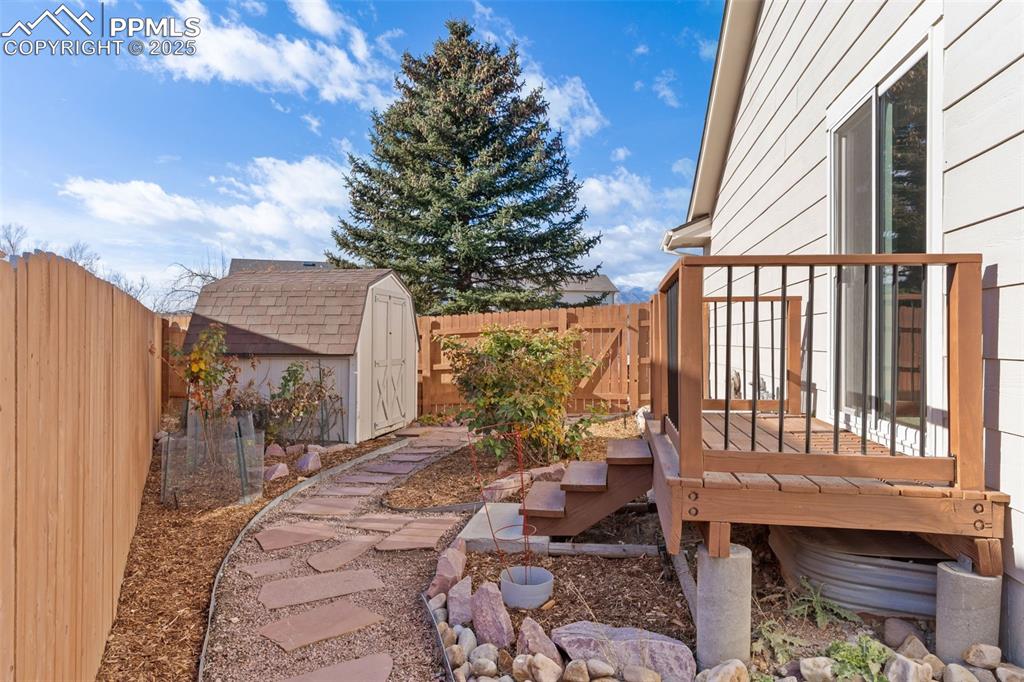 Image 43 of 49: Yard