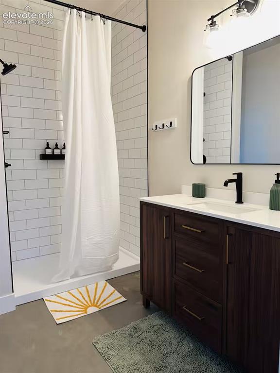 Image 14 of 17: Bathroom