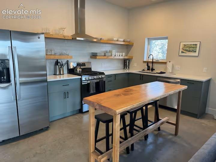 Image 2 of 17: Kitchen