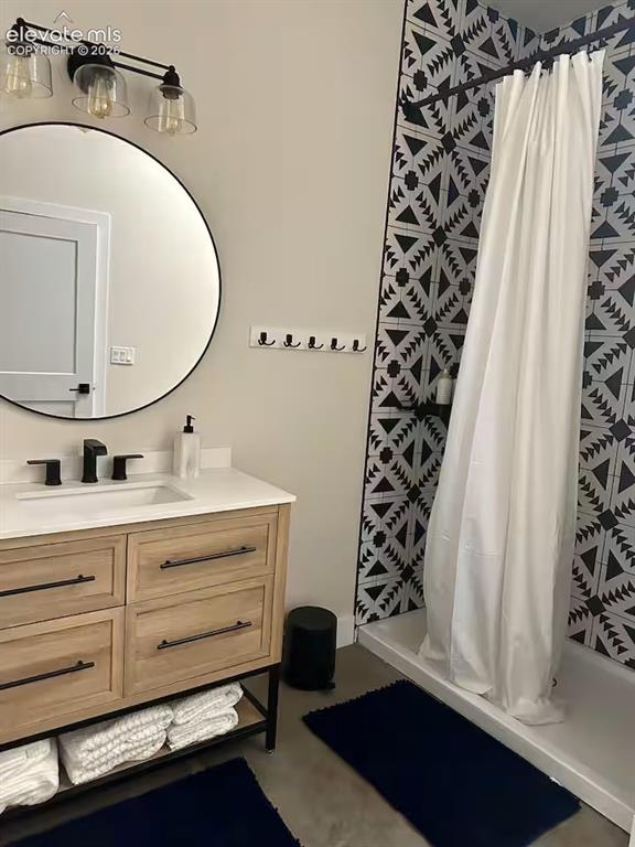 Image 5 of 17: Bathroom