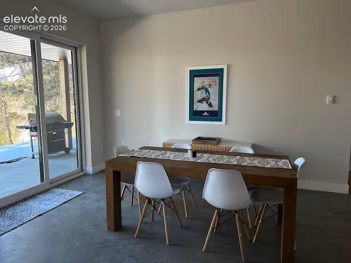 Image 8 of 17: Dining Area
