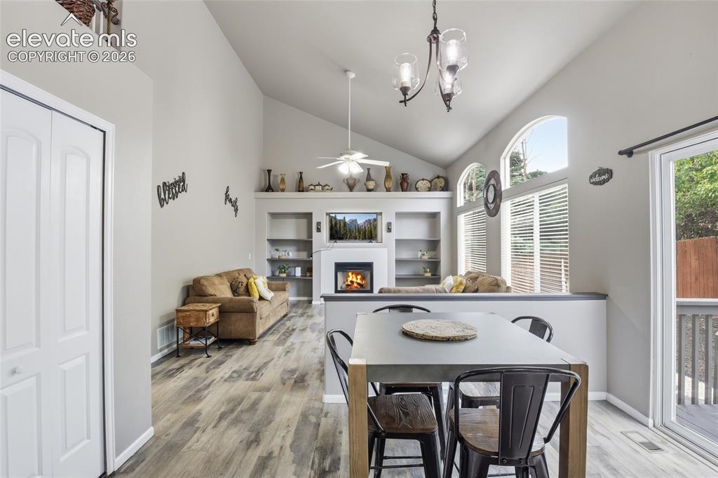 Image 13 of 44: Dining Area