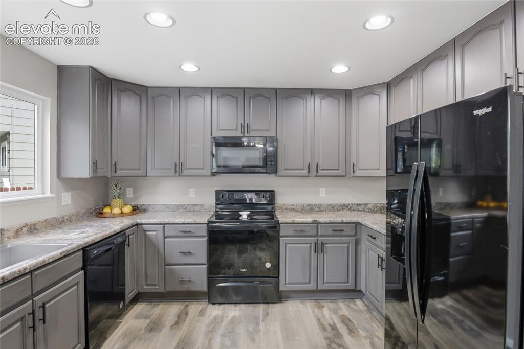 Image 9 of 44: Kitchen
