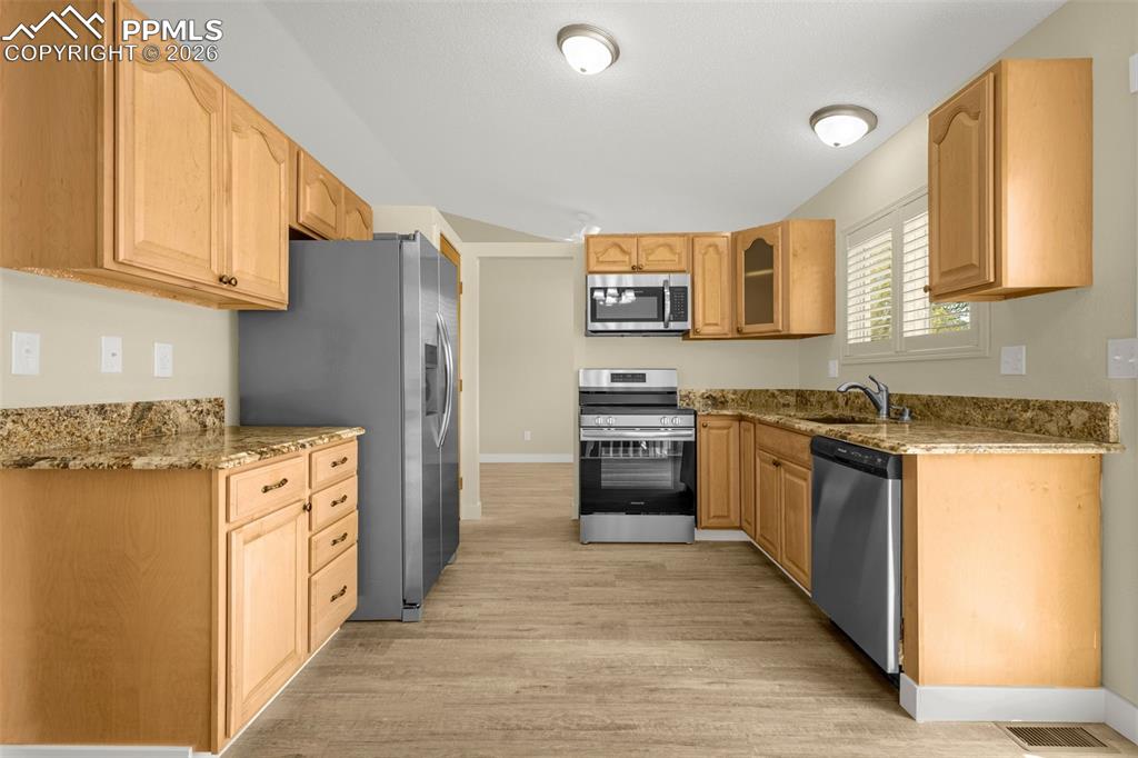 Image 8 of 36: Kitchen