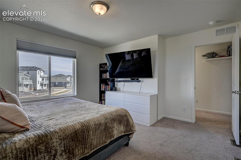 Image 10 of 21: Bedroom