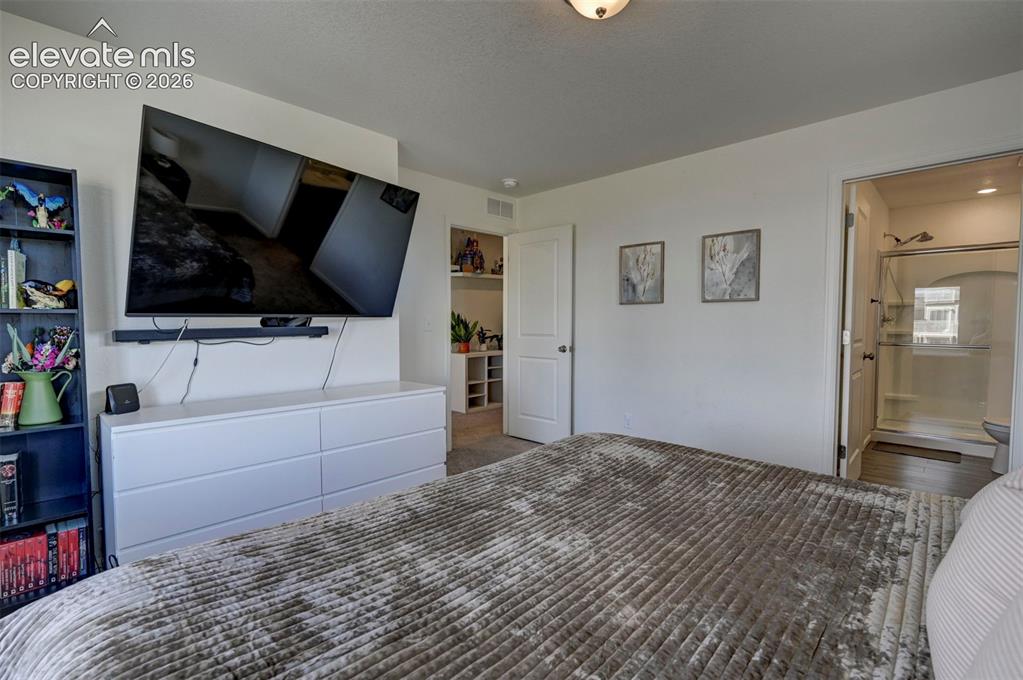 Image 11 of 21: Bedroom