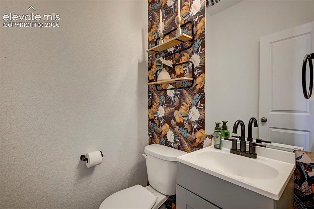 Image 7 of 21: Bathroom