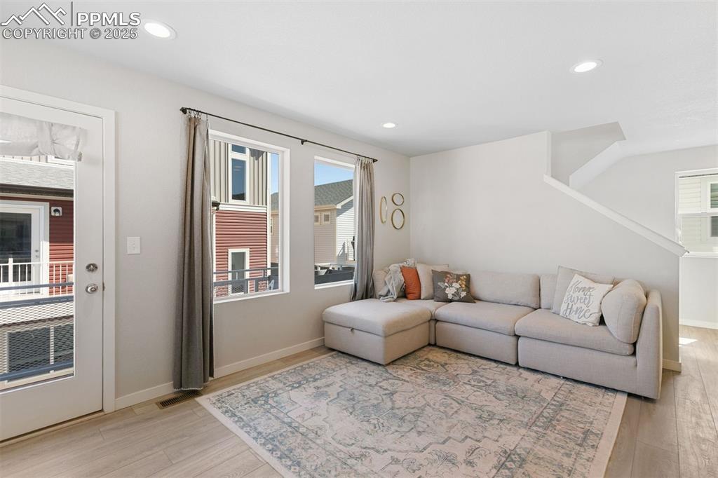 Image 10 of 30: Living Room