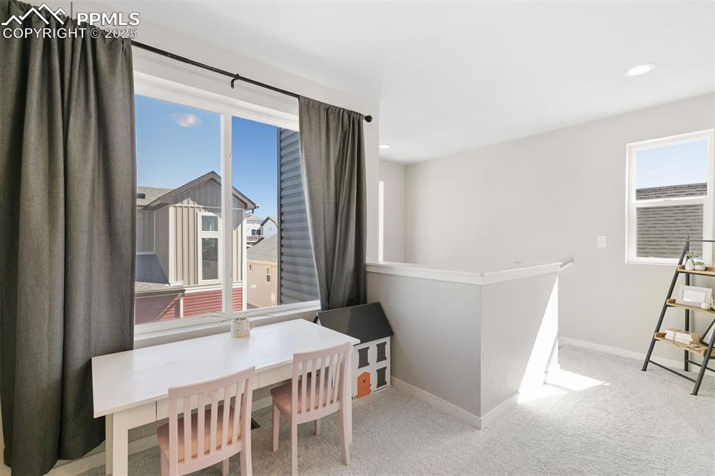 Image 20 of 30: Dining Area