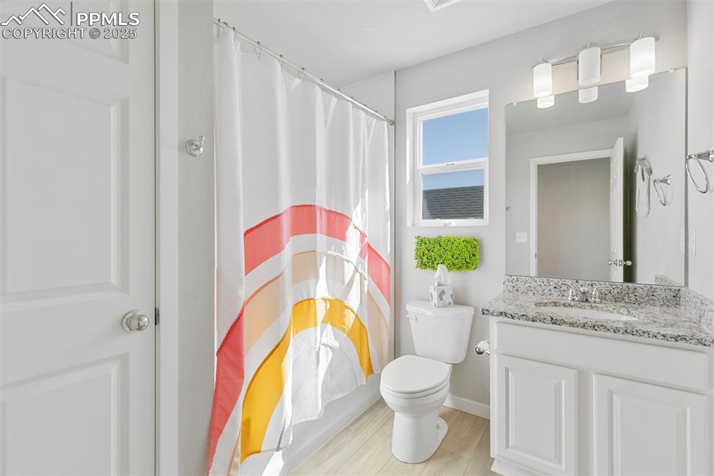 Image 22 of 30: Bathroom