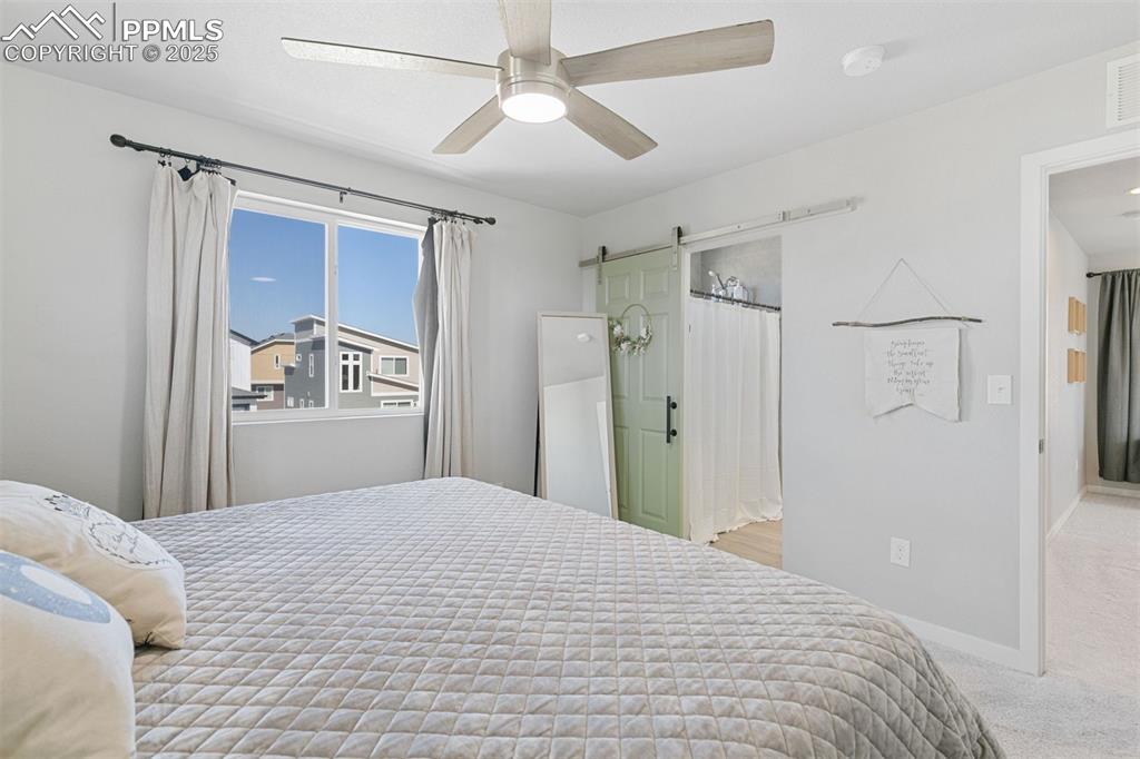 Image 24 of 30: Bedroom