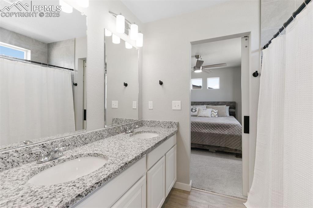 Image 26 of 30: Bathroom