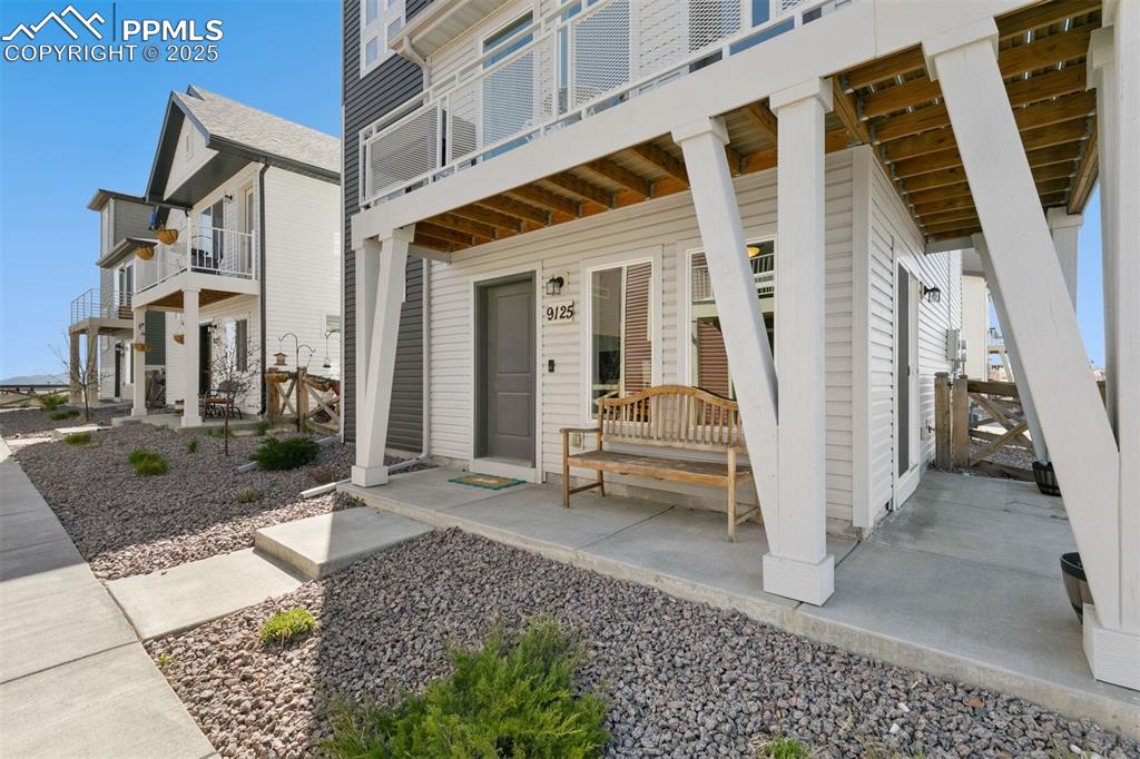 Image 3 of 30: Entry