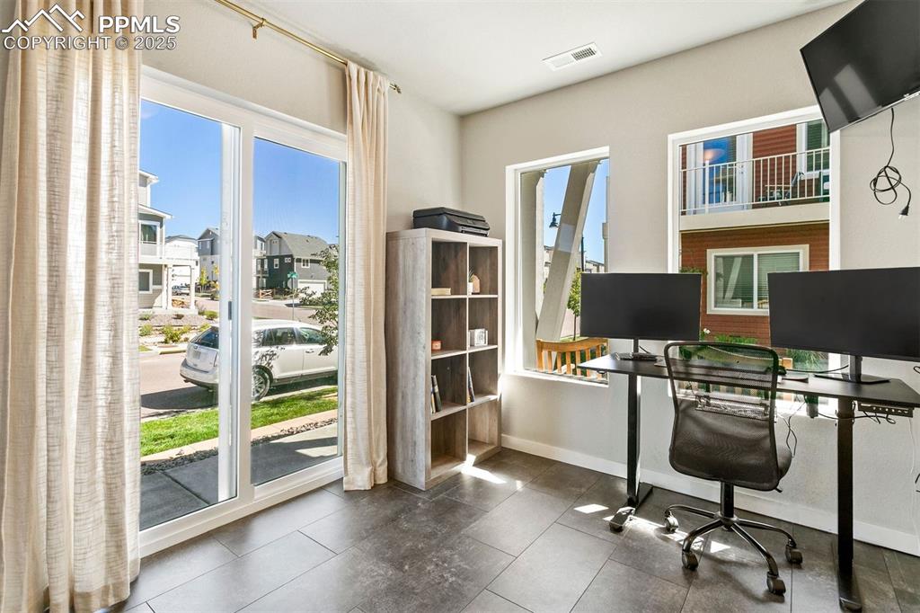 Image 4 of 30: Office