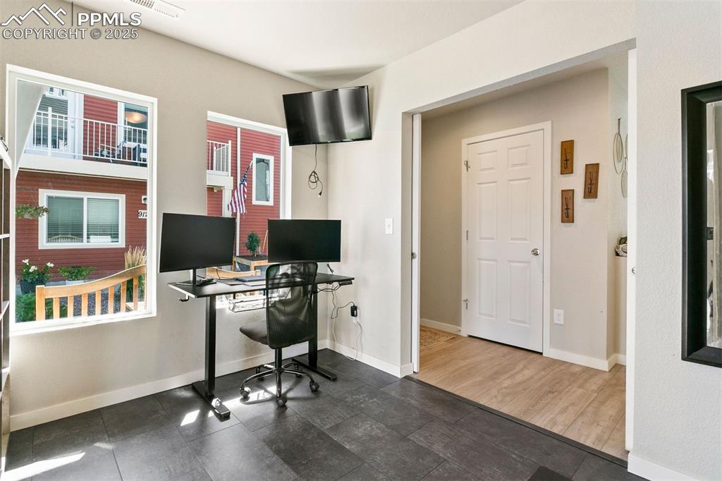 Image 5 of 30: Office