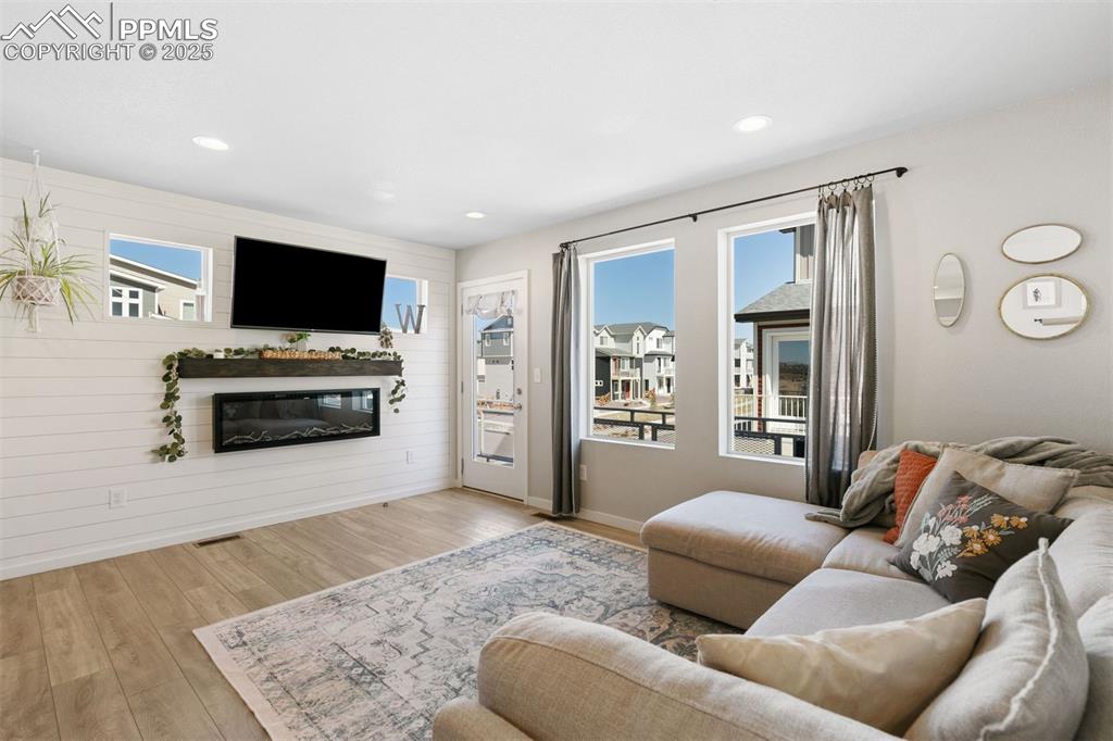 Image 8 of 30: Living Room