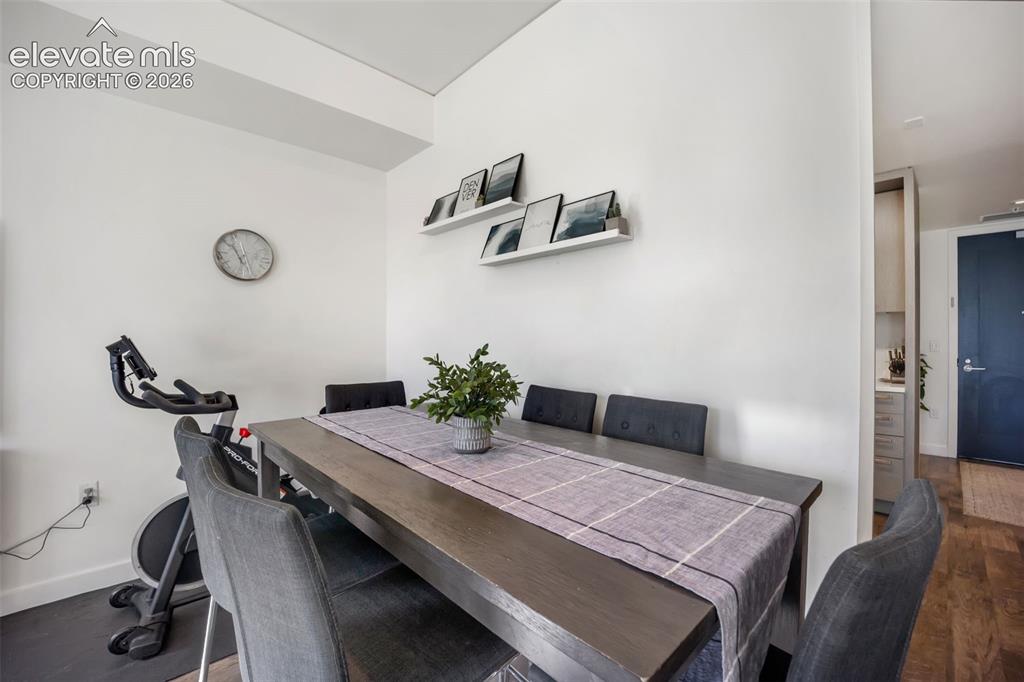 Image 17 of 44: Dining Area