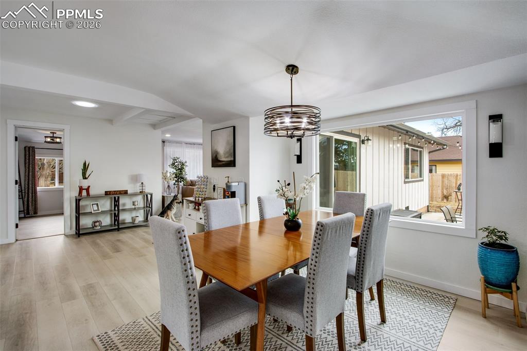 Image 15 of 45: Dining Area