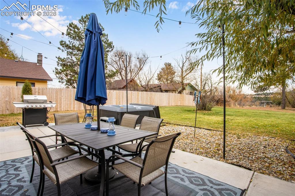 Image 25 of 45: Patio